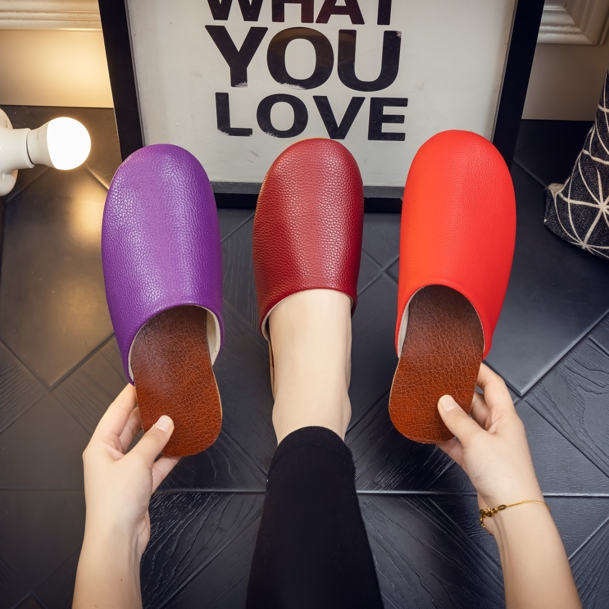 Модные черные кожаные тапочки  – обзор и цена Flip Flop Leather Men